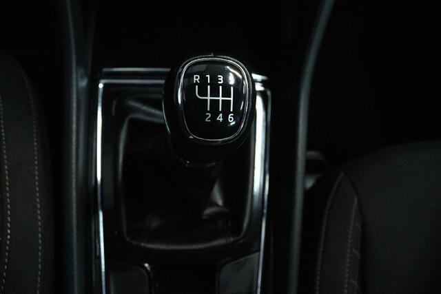 Skoda Karoq 1.5 TSI ACT Style (TREKHAAK, CAMERA, NAVIGATIE CARPLAY, CRUISE CONTROL, PARKEERSENSOREN)