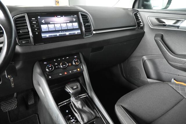 Skoda Karoq 1.0 TSI Ambition Business Automaat Cruise Clima Trekhaak Navigatie CarPlay Goed Onderhouden! Inruil Mogelijk!