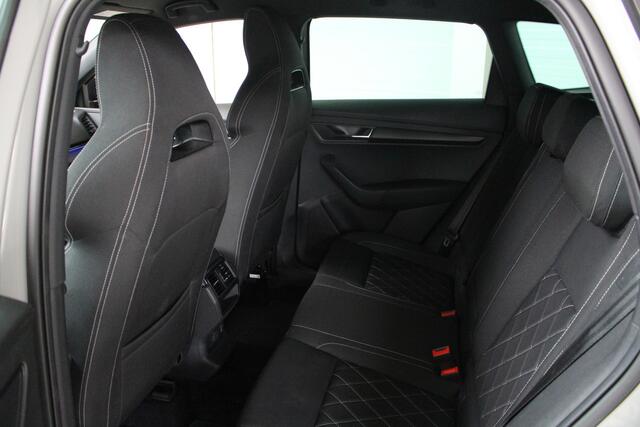 Skoda Karoq 1.5 TSI ACT Sportline Business Navigatie | Camera | Trekhaak | Stoelverwarming