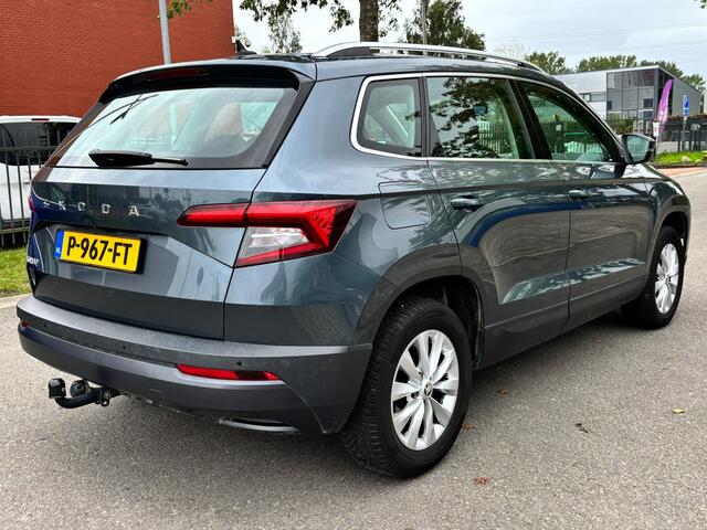 Skoda Karoq BWJ 2021 1.5 TSI 150 PK ACT Business Edition Plus AUTOMAAT | TREKHAAK | FULL LED | STOELVERW. | CAMERA | KEYLESS | CARPLAY + ANDROID | NAVI | CLIMA | CRUISE | LMV | PDC