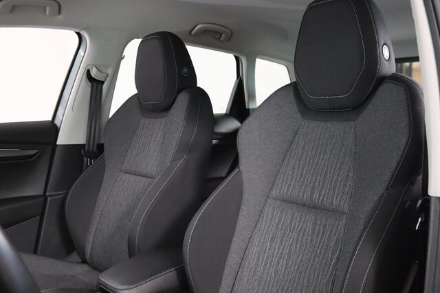 Skoda Karoq 1.5 TSI ACT Business Edition Plus Trekhaak, ACC, Camera, DAB, Apple Carplay/Android Auto