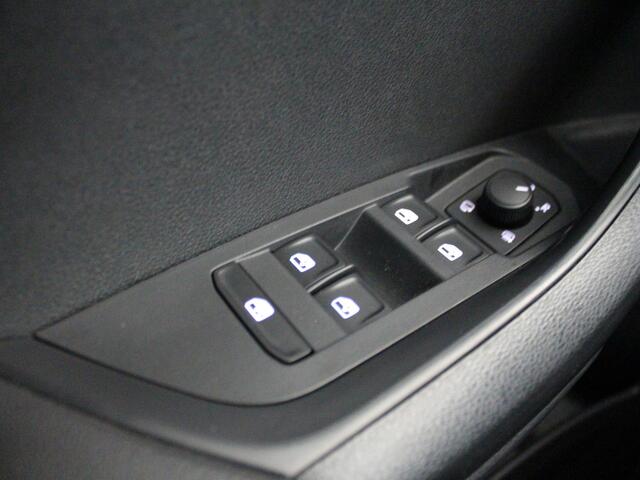 Skoda Karoq 1.0 TSI Business Edition | Trekhaak | Panoramadak |
