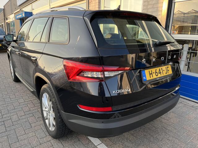 Skoda Kodiaq 1.5 TSI Business Edition / AUTOMAAT/ ELEKT. TREKHAAK/ KEYLESS/ CRUISE/ 18" LMV/ NAVI/ DAB/ SMARTLINK/ SPRAAKBEDIENING/ BLUETOOTH/ PARK. SENSOREN + CAMERA/ FULL LED