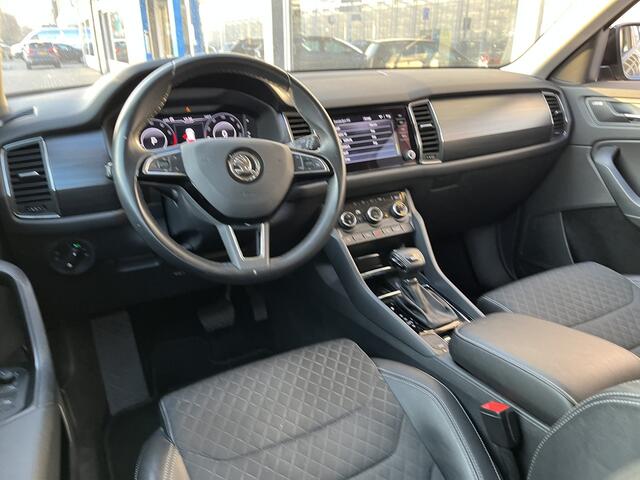 Skoda Kodiaq 1.5 TSI Business Edition / AUTOMAAT/ ELEKT. TREKHAAK/ KEYLESS/ CRUISE/ 18" LMV/ NAVI/ DAB/ SMARTLINK/ SPRAAKBEDIENING/ BLUETOOTH/ PARK. SENSOREN + CAMERA/ FULL LED