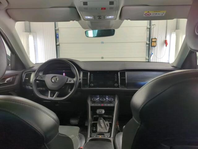 Skoda Kodiaq 1.5 TSI Business Edition 7p. Panoramadak Trekhaak Navigatie Carplay Adaptive Cruise Control Camera Parkeersensoren Blind Spot Assist Virtual Cockpit Stoelverwarming Climate Control