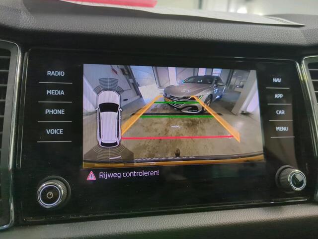 Skoda Kodiaq 1.5 TSI Business Edition 7p. Panoramadak Trekhaak Navigatie Carplay Adaptive Cruise Control Camera Parkeersensoren Blind Spot Assist Virtual Cockpit Stoelverwarming Climate Control