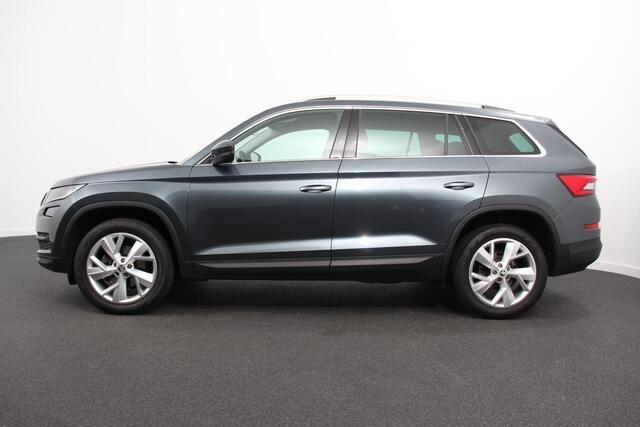 Skoda Kodiaq 1.5 TSI 150pk Automaat Style 7p. Navigatie Apple Carplay/Android Auto Adaptive Cruise Control Parkeersensoren Camera Elektrische achterklep Stoel- en stuurverwarming Virtual Cockpit Keyless Entry/Start Ledverlichting Getinte ramen Climate Control