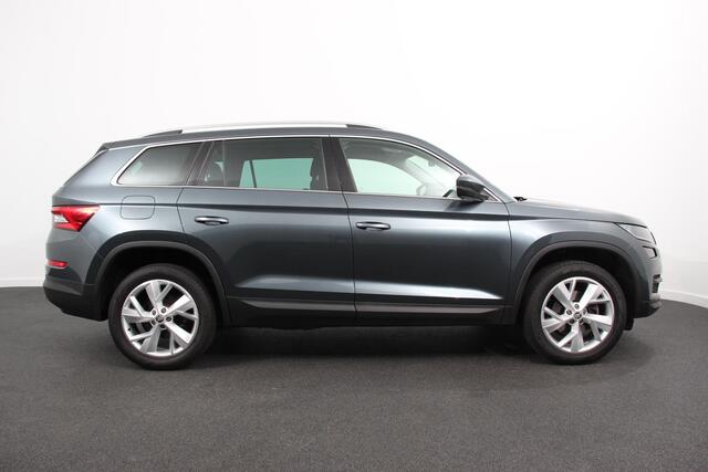 Skoda Kodiaq 1.5 TSI 150pk Automaat Style 7p. Navigatie Apple Carplay/Android Auto Adaptive Cruise Control Parkeersensoren Camera Elektrische achterklep Stoel- en stuurverwarming Virtual Cockpit Keyless Entry/Start Ledverlichting Getinte ramen Climate Control
