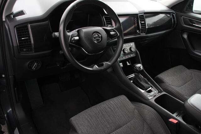 Skoda Kodiaq 1.5 TSI 150pk Automaat Style 7p. Navigatie Apple Carplay/Android Auto Adaptive Cruise Control Parkeersensoren Camera Elektrische achterklep Stoel- en stuurverwarming Virtual Cockpit Keyless Entry/Start Ledverlichting Getinte ramen Climate Control