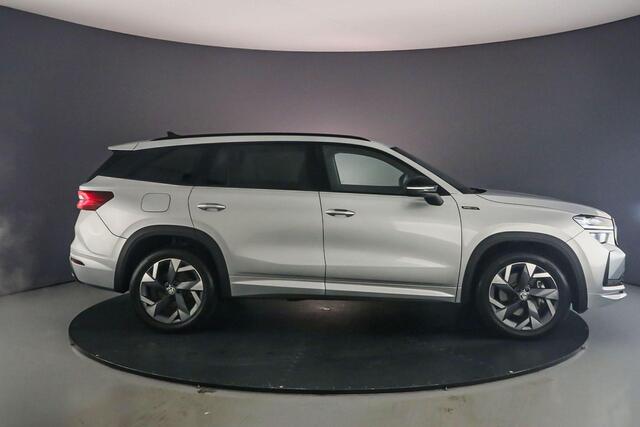 Skoda Kodiaq Sportline Business 1.5 TSI PHEV 204pk DSG Automaat Adaptive cruise control, Navigatie, Achteruitrijcamera, Elektrische achterklep, LED matrix koplampen, Stuurwiel verwarmd, Parkeersensoren