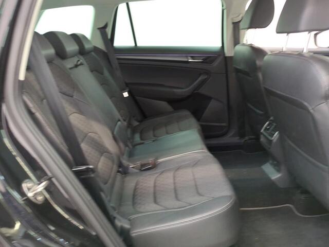 Skoda Kodiaq 1.5 TSI DSG Business Edition Wegklapbare trekhaak - Extra getinte ramen - Half leder - Achteruitrijcamera - NL auto