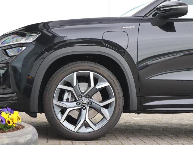 Skoda Kodiaq 1.5 TSI 204 pk PHEV Sportline Business | Zwenkbare Trekhaak | Navigatie | SmartLink | Adaptive Cruise | LED | Camera | Stoelverwarming | Elektrische Stoelen | Nieuwprijs Rijklaar ¤55.730,-