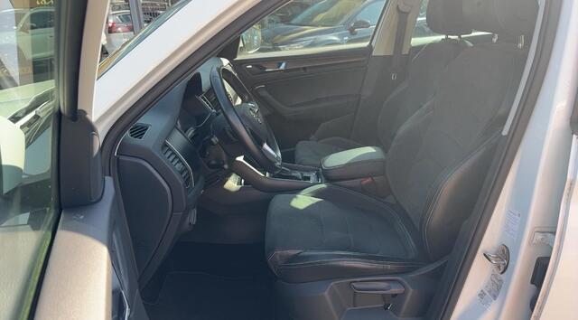 Skoda Kodiaq 1.5 TSI Business Edition / Trekhaak / Camera / Leder&Alcantara / 19'' / Keyless / Premium Audio / Dodehoek / DAB / Stoelverwarming / ACC