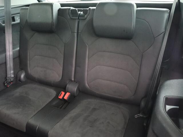 Skoda Kodiaq 1.5 TSI Limited Business Edition 7-persoons | Panoramadak | Adaptive cruise | Trekhaak | Stoelverwarming | Leder/Alcantara | Canton Sound | Keyless | Camera | Carplay | 19'' | Navigatie