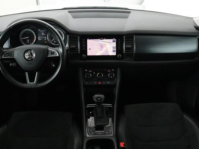 Skoda Kodiaq 1.5 TSI Limited Business Edition 7-persoons | Panoramadak | Adaptive cruise | Trekhaak | Stoelverwarming | Leder/Alcantara | Canton Sound | Keyless | Camera | Carplay | 19'' | Navigatie