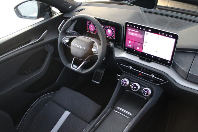 Skoda Kodiaq 1.5 TSI PHEV Sportline Business - Pano - Trekhaak - Stoel/Stuurverwarming - ACC - Canton - Navi - Camera - Blindspot - Keyless - Rijklaar