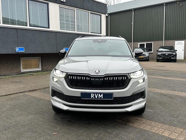 Skoda Kodiaq 1.5 TSI Sportline Business AUTOMAAT | PANORAMADAK | ADAPTIEVE CRUISECONTROL | CAMERA | ELEKTRISCHE STOEL/KOFFERRUIK | STANDKACHEL | STOELVERWARMING VOOR + ACHTER | SKODA DEALER ONDERHOUDEN | RIJKLAAR GELEVERD