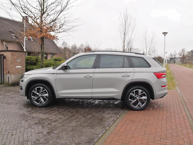 Skoda Kodiaq 1.5 TSI Sportline Business 7p. | DSG | 7 Persoons | Trekhaak | Camera | Sfeerverlichting |