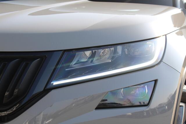 Skoda Kodiaq 1.5 TSI Sportline Business | Incl. 12 maanden garantie | Trekhaak | Schuif/kantel dak | Premium audio | Stoelverwarming | Stuurverwarming | Cruise control | Apple Carplay/Android Auto | Climate control | Bluetooth | Airco | Elektrische achterklep