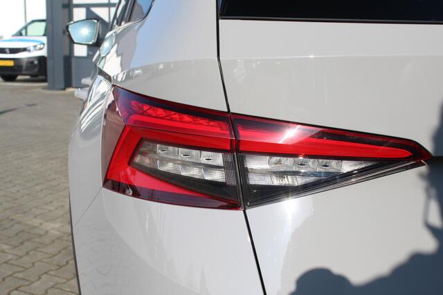 Skoda Kodiaq 1.5 TSI Sportline Business | Incl. 12 maanden garantie | Trekhaak | Schuif/kantel dak | Premium audio | Stoelverwarming | Stuurverwarming | Cruise control | Apple Carplay/Android Auto | Climate control | Bluetooth | Airco | Elektrische achterklep