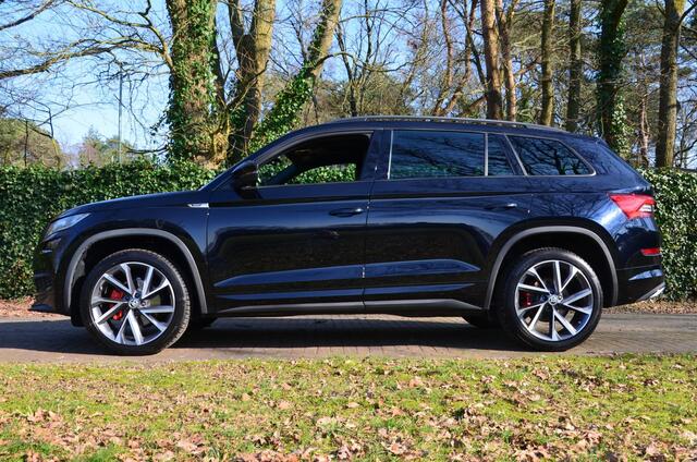 Skoda Kodiaq 1.5 TSI Sportline Business 7 Persoons. Automaat/Navi/Led/Ecc/Pdc/Achteruitrij-camera/Stuur&Stoelverwarming/Half-Leer/Panoramadak/Privacy-Glass/Cruise control/Elektrisch verstelbare stoelen/Wegklapbare Trekhaak