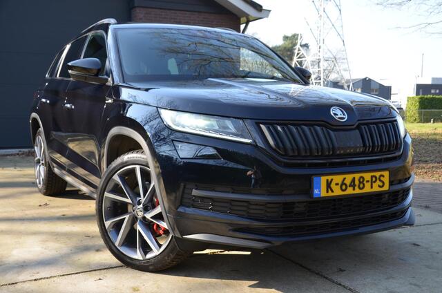 Skoda Kodiaq 1.5 TSI Sportline Business 7 Persoons. Automaat/Navi/Led/Ecc/Pdc/Achteruitrij-camera/Stuur&Stoelverwarming/Half-Leer/Panoramadak/Privacy-Glass/Cruise control/Elektrisch verstelbare stoelen/Wegklapbare Trekhaak