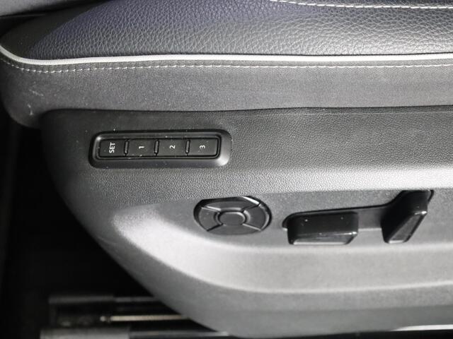 Skoda Kodiaq 1.5 TSI PHEV Sportline Business 204 pk Automaat (DSG) | Verlengde garantie | Navigatie | Panoramadak | Trekhaak (wegklapbaar) | Parkeersensoren | Achteruitrijcamera | Stoelverwarming v/a |