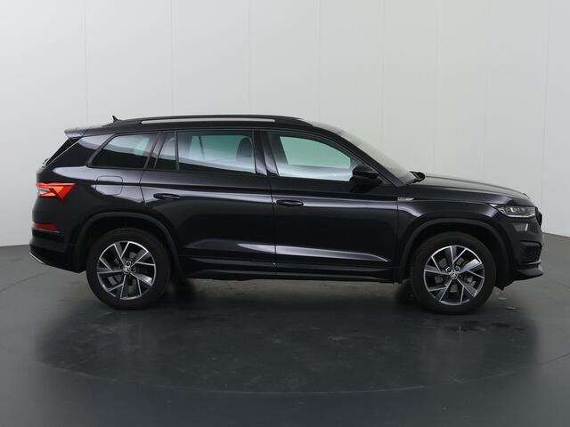 Skoda Kodiaq 1.5 TSI Sportline Business 7p. | Sportstoelen | Lederen Interieur | Navigatie | Ele.verstelbare stoelen + geheugen | Live Cockpit | DAB | Apple CarPlay/Android Auto | Camera | Stoel/Stuurverwarming | Adaptieve Cruise Control | Trekhaak Wegklapbaar |