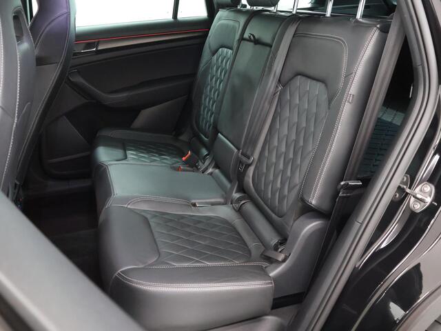 Skoda Kodiaq 1.5 TSI Sportline Business 7p. | Sportstoelen | Lederen Interieur | Navigatie | Ele.verstelbare stoelen + geheugen | Live Cockpit | DAB | Apple CarPlay/Android Auto | Camera | Stoel/Stuurverwarming | Adaptieve Cruise Control | Trekhaak Wegklapbaar |