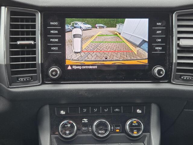 Skoda Kodiaq 1.5 TSI Business Edition 7-Persoons, Trekhaak, Navigatie, Camera,