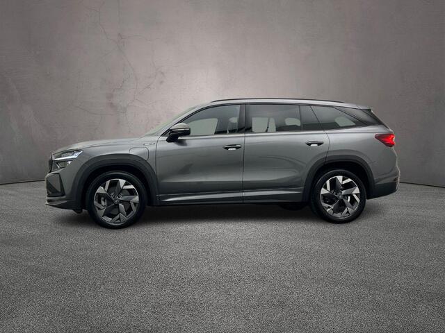 Skoda Kodiaq 1.5 TSI PHEV Sportline Business 204pk DSG Automaat Trekhaak, Adaptive cruise control, Achteruitrijcamera, LED matrix koplampen, Stoelverwarming, Achterbank verwarmd, Elektrische achterklep, App connect,