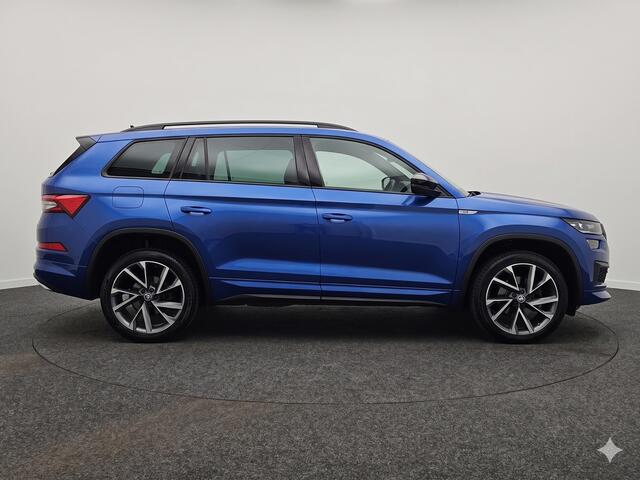 Skoda Kodiaq 1.5 TSI Sportline Business 7p. Automaat | Schuifkanteldak | Camera | PDC voor & achter | Trekhaak | Stoel en stuurverw. | Apple Carplay of Android Auto | Elektr stoel met geheugen | Navigatie