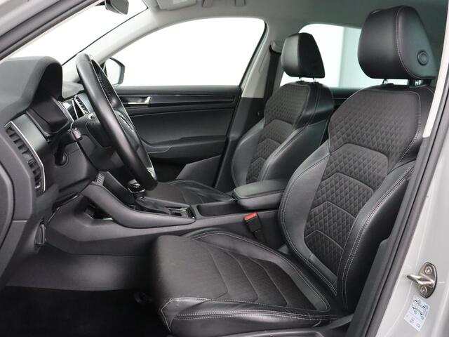 Skoda Kodiaq 1.5 TSI Business Edition | Trekhaak | Half leder | Keyless | Carplay | Canton Sound | Sfeerverlichting | Navigatie | Camera | Cruise control | Full LED | Bluetooth | Climate control