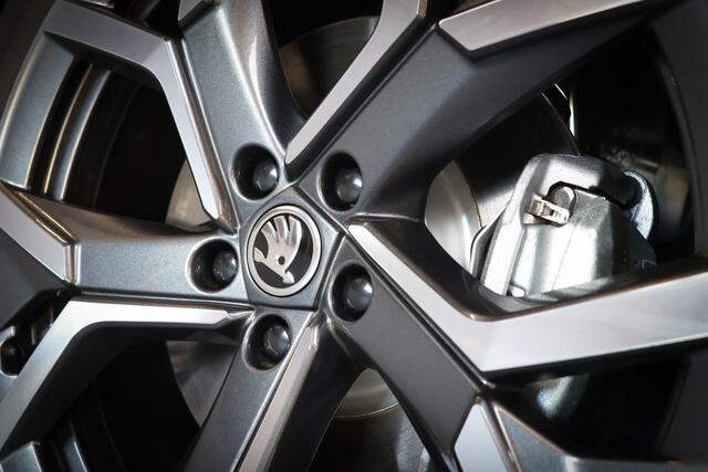 Skoda Kodiaq iV 1.5 TSI PHEV Sportline Pano/Matrix LED/ACC/Keyless/Camera/20"/Elek. stoel+mem/Trekhaak wegkl.