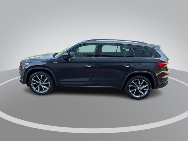 Skoda Kodiaq 1.5 TSI 150pk DSG Sportline Business · Camera · Apple/Android Car Play · Navigatie · Elek. Achterklep · Elek. Voorstoel · 20'' Inch · Garantie t/m 21-03-2028 of 100.000km