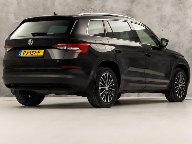 Skoda Kodiaq 1.4 TSI 4x4 Sport 150Pk Automaat (PANORAMADAK, APPLE CARPLAY, GROOT NAVI, CANTON AUDIO, CAMERA, MEMORY SEAT, STOELVERWARMING, ADAPTIVE CRUISE, ELEK ACHTERKLEP, NIEUWSTAAT)
