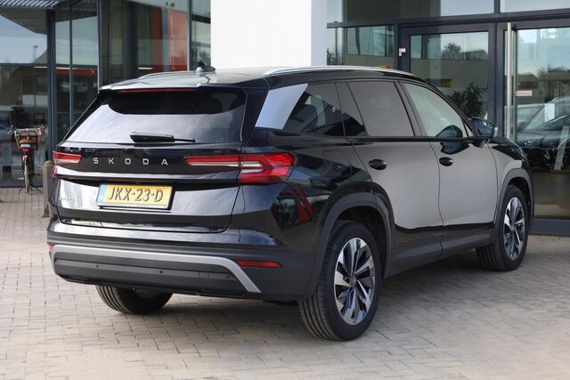 Skoda Kodiaq 1.5 TSI MHEV Business Edition 7p. 150PK / 110kW 7 zits panoramadak wegklapbare trekhaak 19" LMV camera side assist chrome dakrailing multifunctioneel lederen stuurwiel stoelverwarming keyless go privacy glas spiegels elektrich inklapbaar virtual cockpit