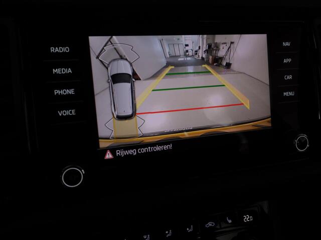 Skoda Kodiaq 1.5 TSI Sportline Business 150 pk Automaat | Navigatie | Parkeersensoren | Achteruitrijcamera | Adaptieve cruise control | Elektr. achterklep | Autom. airco (3 zones) | Keyless |