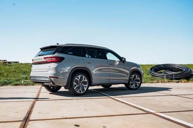 Skoda Kodiaq 1.5 TSI PHEV Sportline | PANO | TREKHAAK | 20" VELGEN | STEEL GREY
