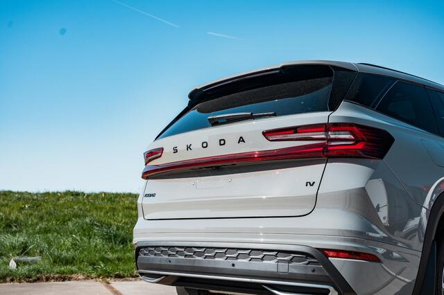 Skoda Kodiaq 1.5 TSI PHEV Sportline | PANO | TREKHAAK | 20" VELGEN | STEEL GREY