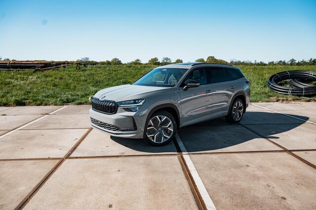 Skoda Kodiaq 1.5 TSI PHEV Sportline | PANO | TREKHAAK | 20" VELGEN | STEEL GREY