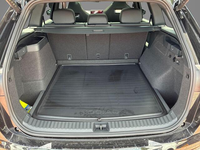 Skoda Kodiaq 1.5 TSI PHEV Sportline Business | Comfort Pakket | 20 inch velgen Rila, zwart | Parkeer Pakket | Trekhaak wegklapbaar | panoramisch schuif-/kanteldak |