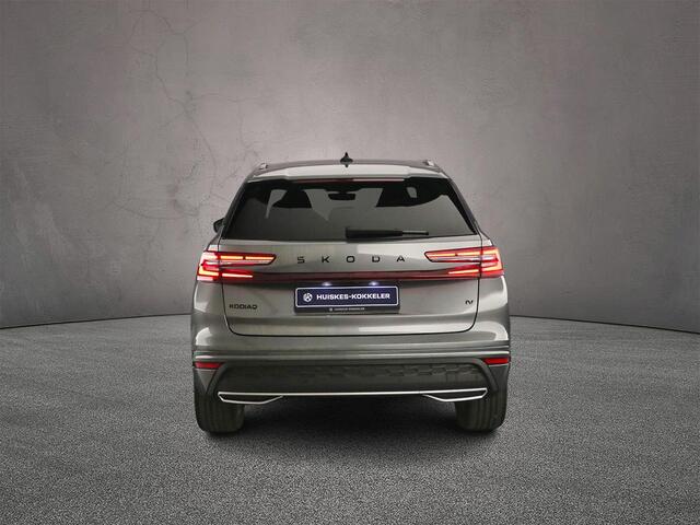 Skoda Kodiaq 1.5 TSI PHEV Sportline Business 204pk DSG Automaat, Adaptive cruise control, Verwarmde voorruit, Stoelverwarming, Stuurverwarming, Achteruitrijcamera, Matrix LED koplampen, Parkeersensoren