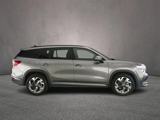 Skoda Kodiaq 1.5 TSI PHEV Sportline Business 204pk DSG Automaat, Adaptive cruise control, Verwarmde voorruit, Stoelverwarming, Stuurverwarming, Achteruitrijcamera, Matrix LED koplampen, Parkeersensoren