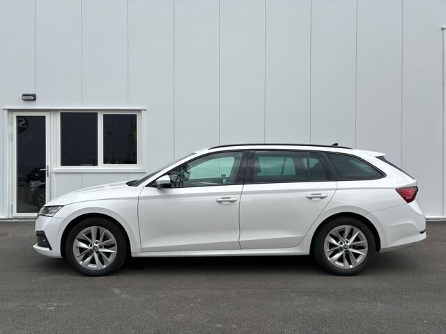Skoda OCTAVIA Combi 1.5 TSI First Edition | Navi | Parkeerhulp | Optiek zwart