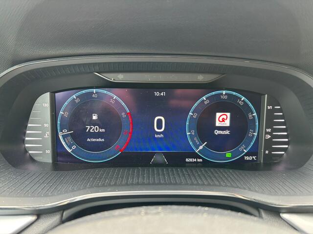 Skoda OCTAVIA Combi 1.5 TSI First Edition | Navi | Parkeerhulp | Optiek zwart