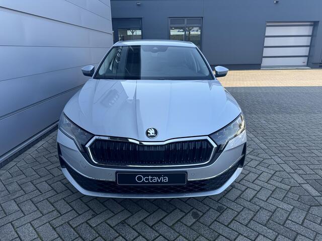 Skoda OCTAVIA First Edition 1.5 TSI m-HEV 85 kW / 115 pk Hatchba ck 7 versn. DSG