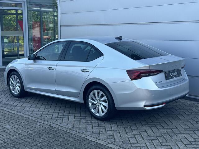 Skoda OCTAVIA First Edition 1.5 TSI m-HEV 85 kW / 115 pk Hatchba ck 7 versn. DSG