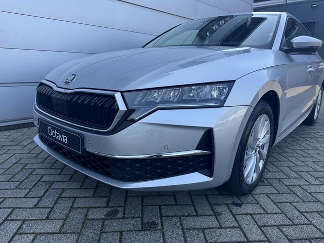 Skoda OCTAVIA First Edition 1.5 TSI m-HEV 85 kW / 115 pk Hatchba ck 7 versn. DSG
