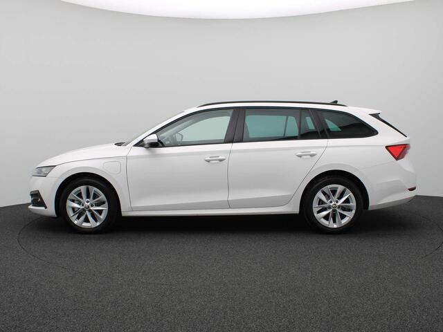 Skoda OCTAVIA Combi 1.4 TSI iV PHEV Business Edition 204PK DSG Trekhaak, park distance control, adaptive cruise, keyless, 17'' lichtmetaal